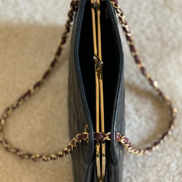 Chanel Matelasse Dark Navy VINTAGE AUTHENTIC Quilted Chain Shoulder Bag handbag - Picture 4 of 16